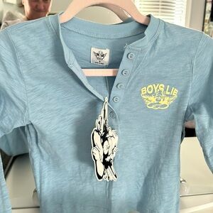 NWT Boys lie cropped small shirt